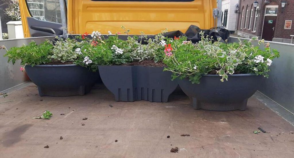 Hieël Hael: Groenproject - bloembakken op de Dorpsstraat en het Wilhelminaplein